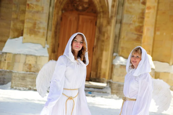 Zwei weiße Engel — Stockfoto
