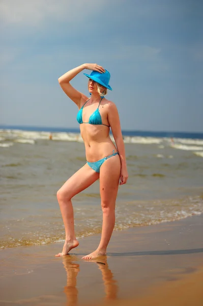 The blonde in a blue hat — Stock Photo, Image