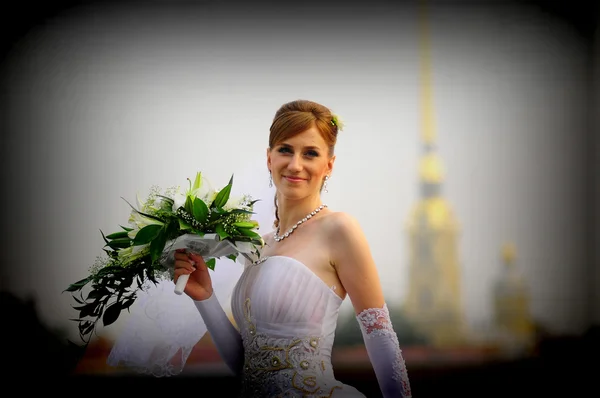 Bruid met boeket — Stockfoto