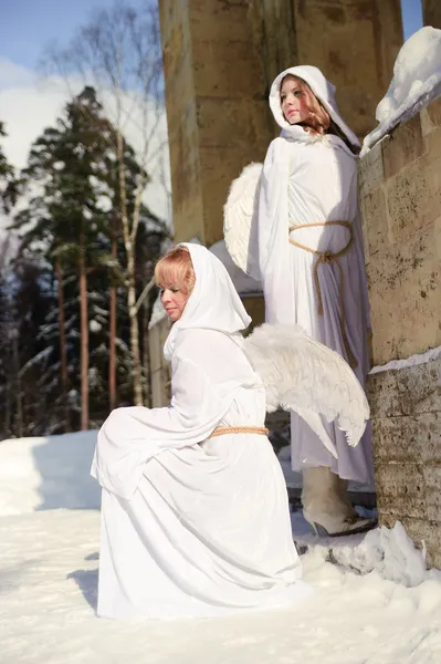 两个白色天使 — 图库照片