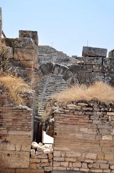 Ερείπια Του Θεάτρου Της Αρχαιοελληνικής Τεχνοτροπίας Στην Ιεράπολη Τουρκία — Φωτογραφία Αρχείου