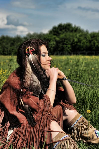 Американская индейская девочка — стоковое фото