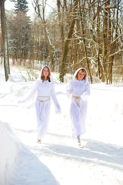 Twee witte engelen — Stockfoto