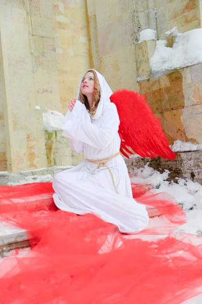 Hermoso ángel joven — Foto de Stock