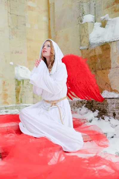 Piękny Młody Anioł Czerwone Skrzydła — Zdjęcie stockowe