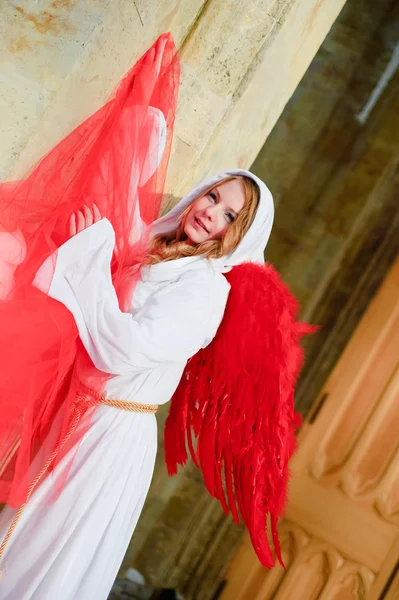 Gyönyörű fiatal angyal — Stock Fotó