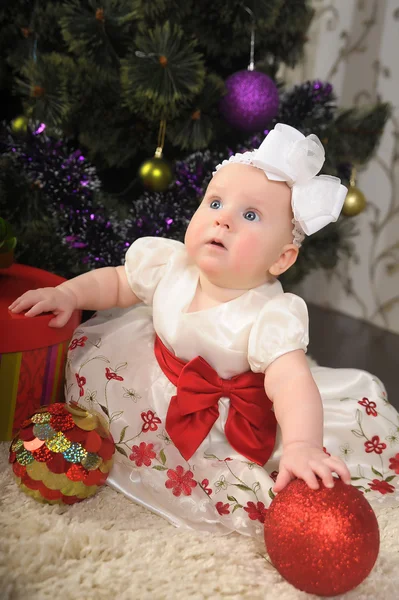 Çok Güzel Bebek Kız Noel Ağacı — Stok fotoğraf