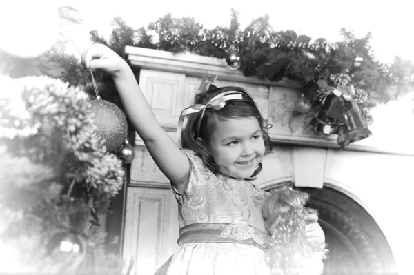 Маленькая Девочка Куклой Руках Фото Стиле Ретро — стоковое фото