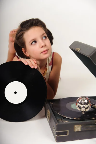Mädchen mit einem Grammophon — Stockfoto
