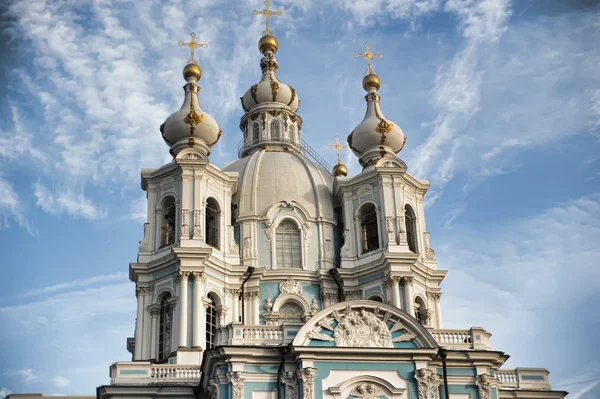 サンクトペテルブルク スモーリヌイ聖堂ビュー — ストック写真