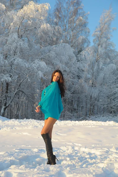 Menina Dançando Fundo Uma Paisagem Inverno — Fotografia de Stock
