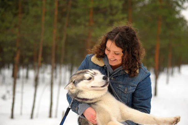 Fille Avec Son Husky Sibérien — Photo