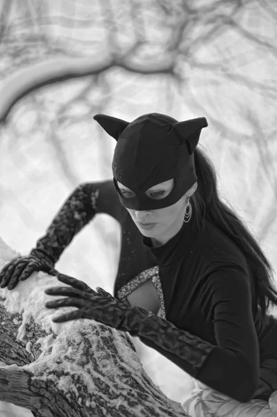 Catsuit Maske Giymiş Güzel Genç Kadın — Stok fotoğraf