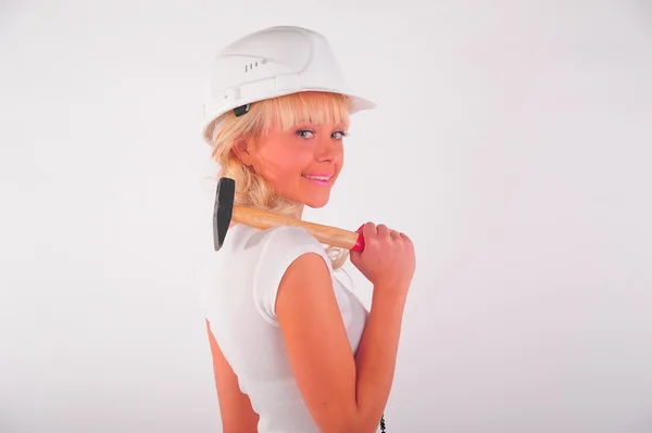 Junge Blonde Geschäftsfrau Hammerhelm — Stockfoto