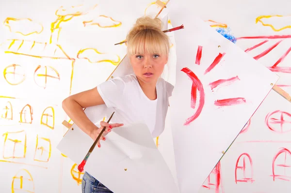 Duvara bir kızın çizim — Stok fotoğraf