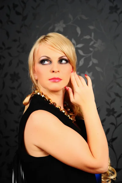 Blondin Med Ljusa Makeup — Stockfoto