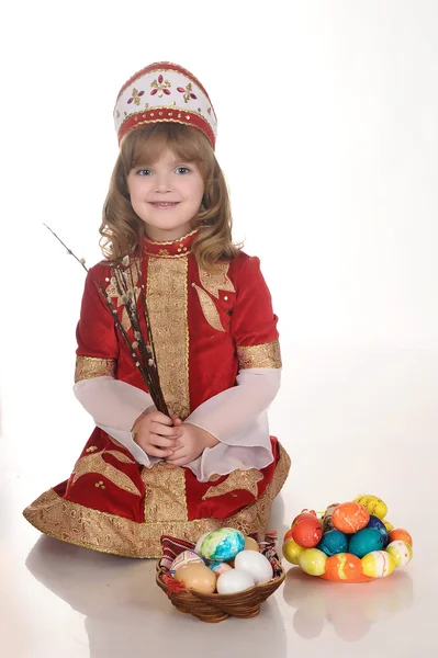 Bambina con uova di Pasqua — Foto Stock