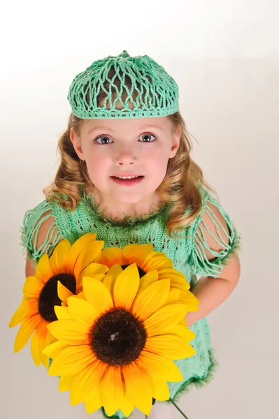 Дівчина з соняшниками — стокове фото