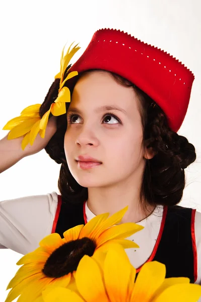 Menina de chapéu vermelho com girassóis em suas mãos — Fotografia de Stock
