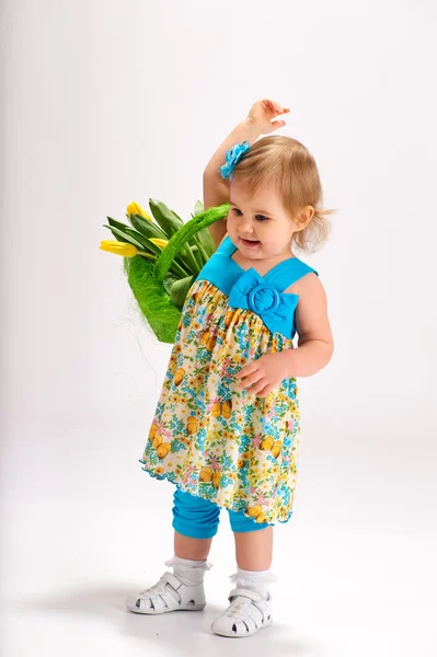 Menina com um monte de tulipas — Fotografia de Stock