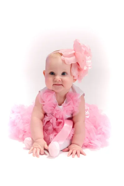 Bebé niña usando pettiskirt tutú y perlas arrastrándose —  Fotos de Stock