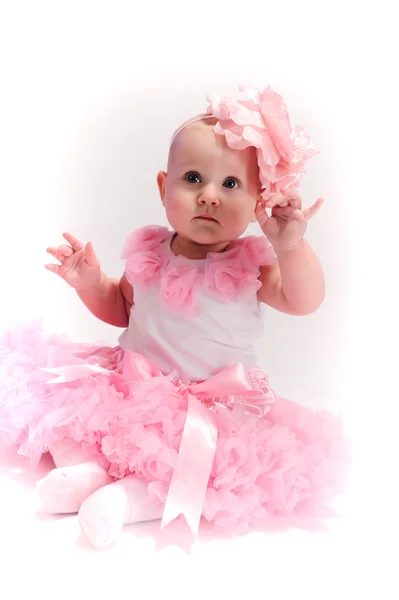 Meisje van de baby het dragen van pettiskirt tutu en parels kruipen — Stockfoto