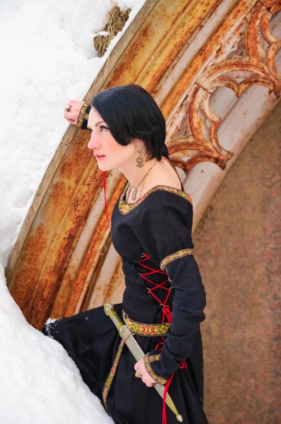 Девушка в средневековом платье — стоковое фото