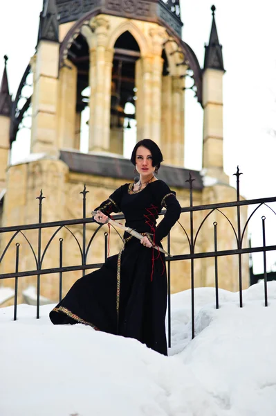 Flicka i en medeltida klänning — Stockfoto