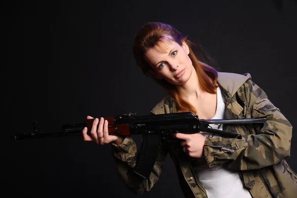 Žena se zbraní — Stock fotografie