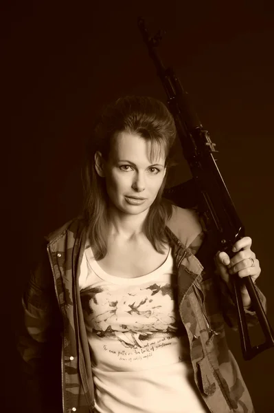 Γυναίκα με όπλο. — Φωτογραφία Αρχείου