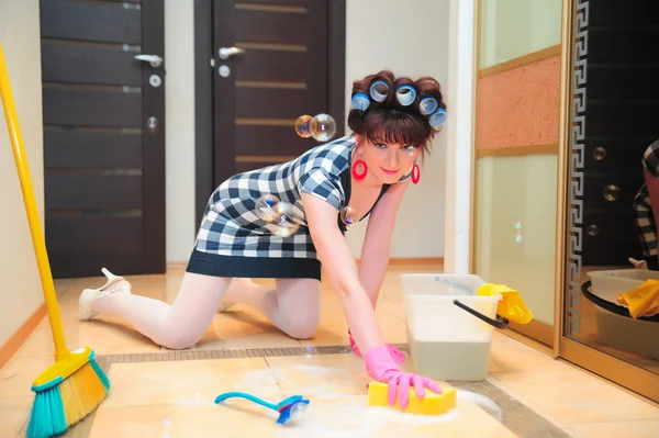 Housewife washing floors — Stock Photo, Image