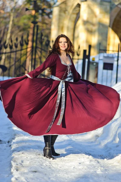 A jovem mulher em um vestido medieval — Fotografia de Stock