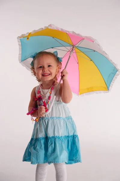 Κοριτσάκι με ομπρέλα. — Φωτογραφία Αρχείου