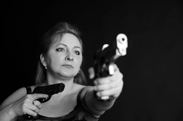 Жінка з двома гарматами — стокове фото