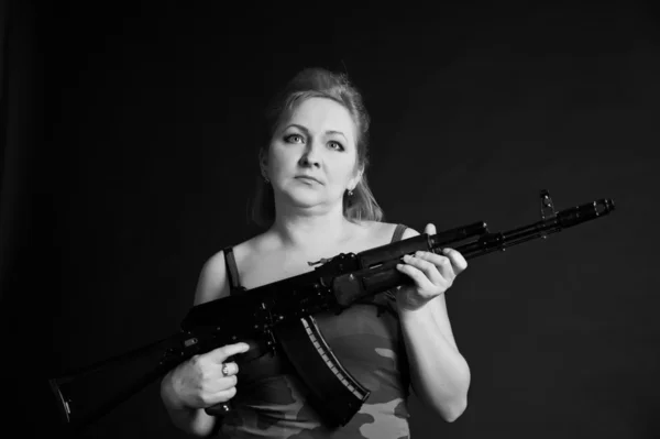Nő pisztollyal — Stock Fotó