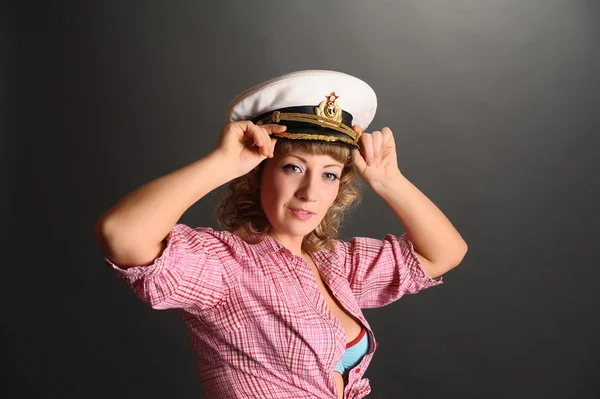 水手帽的女人的特写肖像 — 图库照片