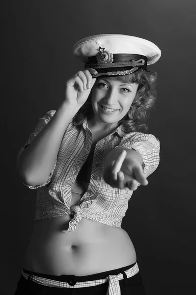 Крупним планом портрет жінки в шапочці моряка — стокове фото