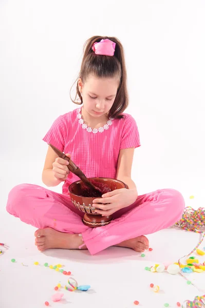 Dziewczynka jedzenie korek — Zdjęcie stockowe