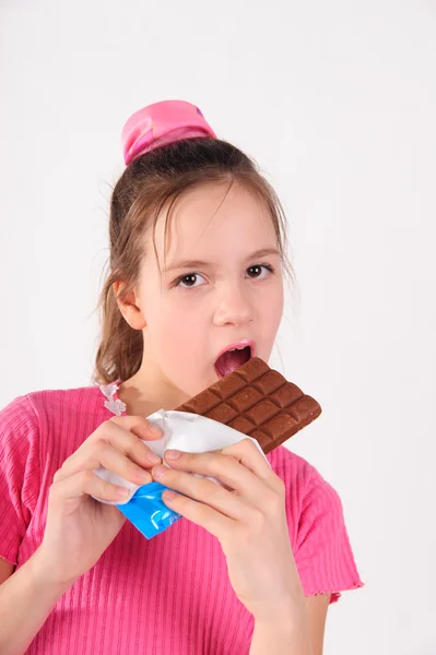 Девушка с шоколадом — стоковое фото
