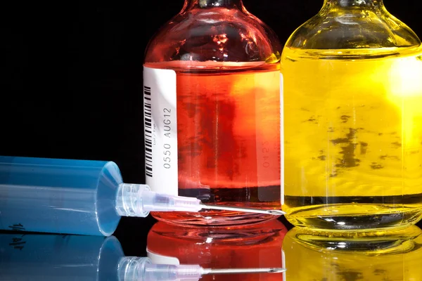 Verschillende injecteerbare medicijnen klaar voor gebruik — Stockfoto