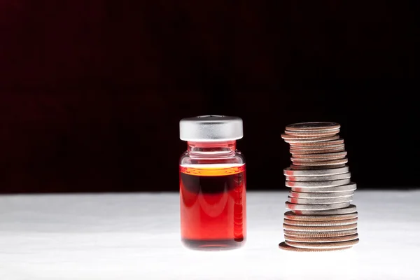 Hoe uw munt stapelen op medicatie? krijg je geld waard! — Stockfoto
