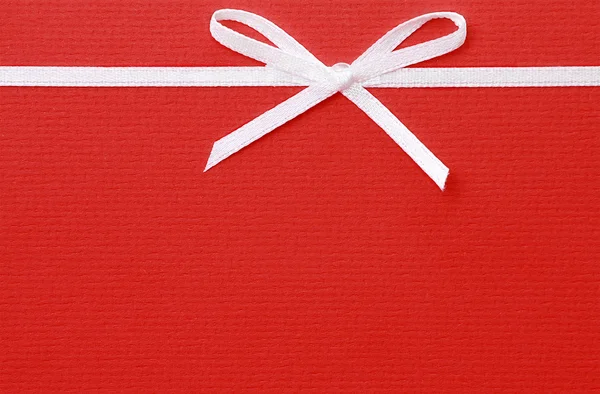 弓を持つ空白の赤い招待カード — ストック写真