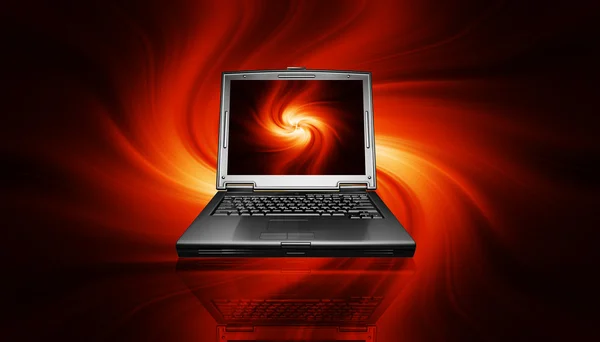 火热的背景上的笔记本电脑 — 图库照片