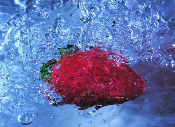 Bubbly strawberry — Stock Photo, Image