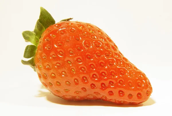 딸기는 흰색 절연 — 스톡 사진