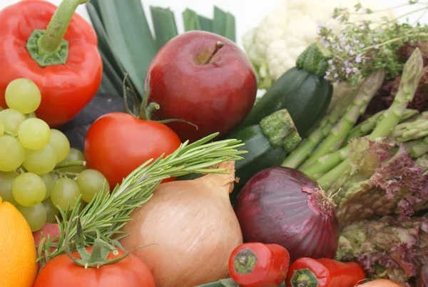 Фрукты и овощи — стоковое фото