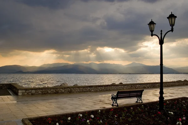 stock image An empty bench gazing at a winter sunset.