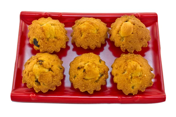 Små muffins med russin på en bricka. — Stockfoto