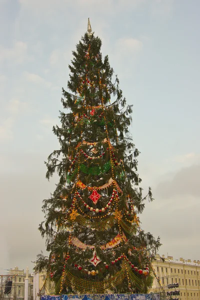 Главная Рождественская ёлка в Петербурге . Лицензионные Стоковые Фото