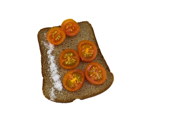 Sandwich Met Tomaat Zout Ligt Een Witte Achtergrond Geïsoleerd — Stockfoto